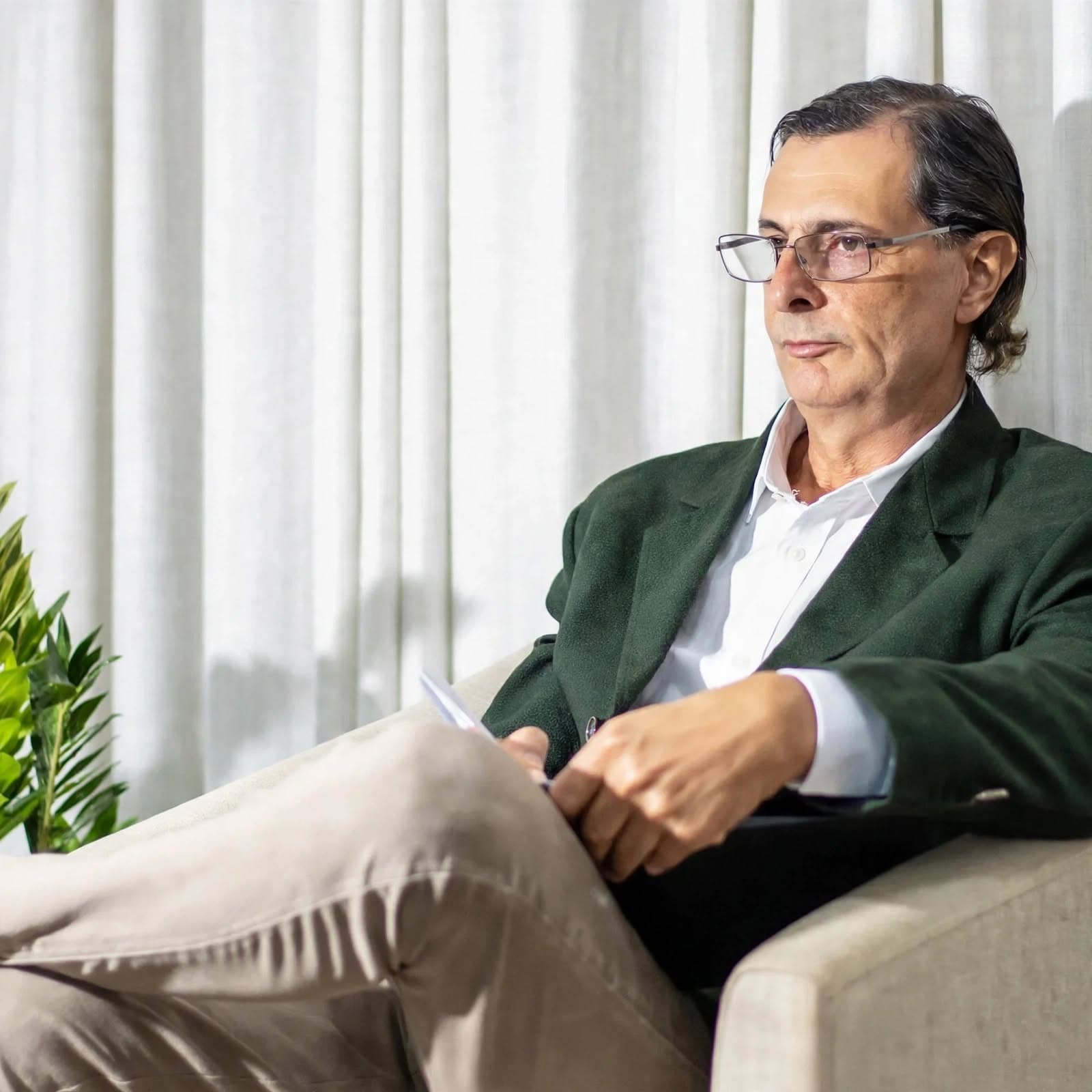 Dr. Clovis Condicelli psicanalista em São Carlos durante terapia para ansiedade com atendimento sigiloso e acolhimento